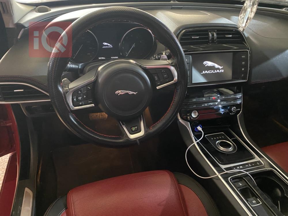 جاكوار XE